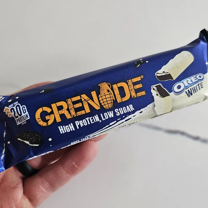 A Grenade Oreo White protein bar